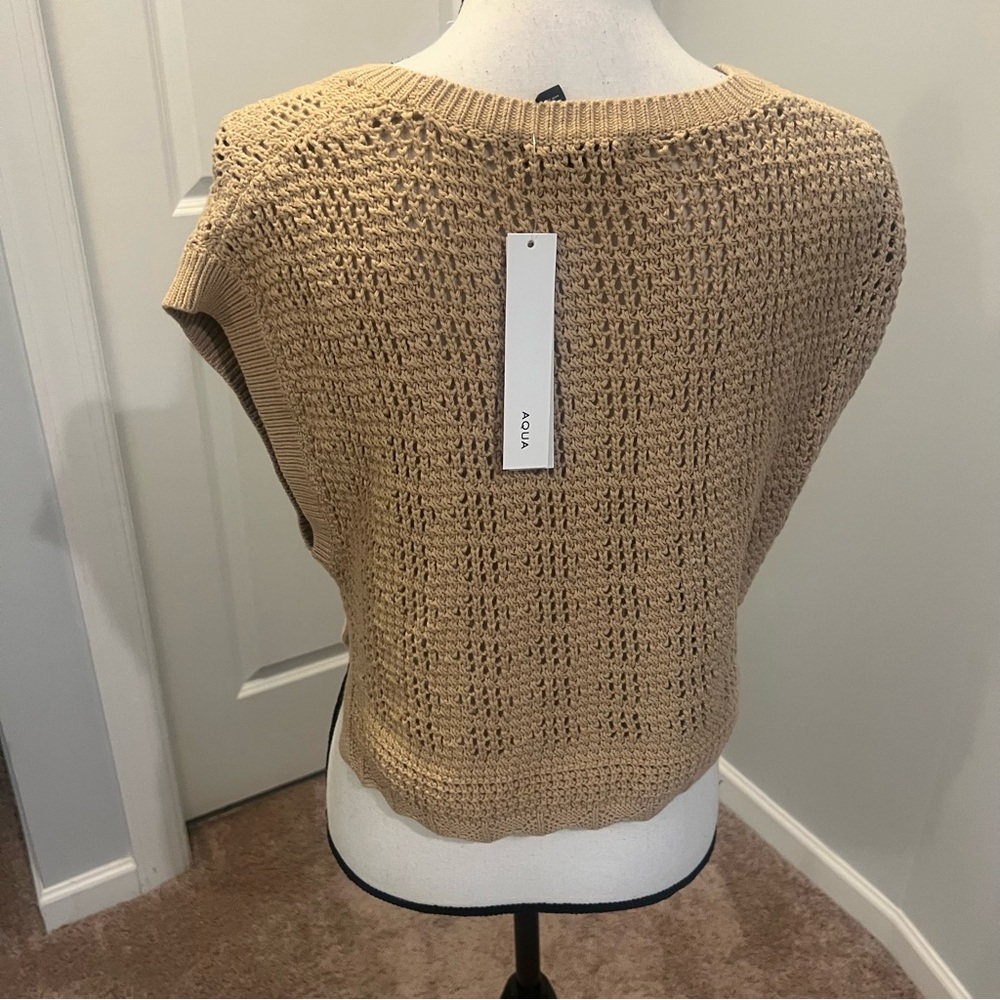 AQUA
Cotton Crochet Crop Top
Nwt small. Brand new - Picture 8 of 10